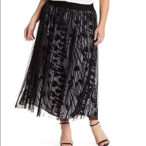 Melissa McCarthy 2x Full Skirt w/ Mesh Overlay